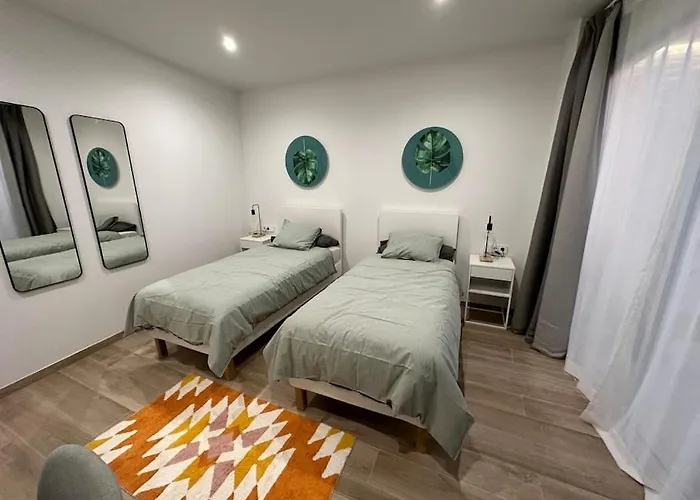 Precioso Con Patio. Pyp * Valencia