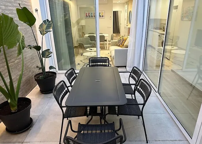 Precioso Con Patio. Pyp * Valencia