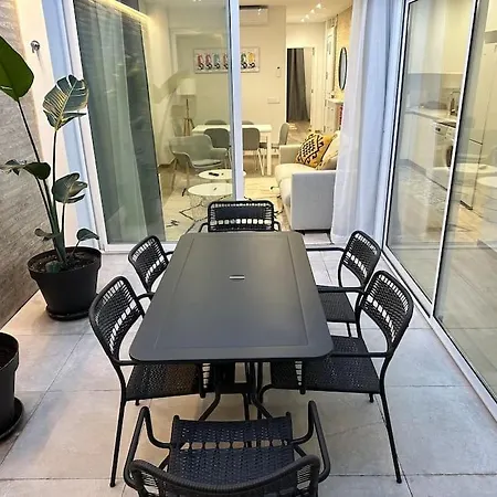 Precioso Con Patio. Pyp * Valencia